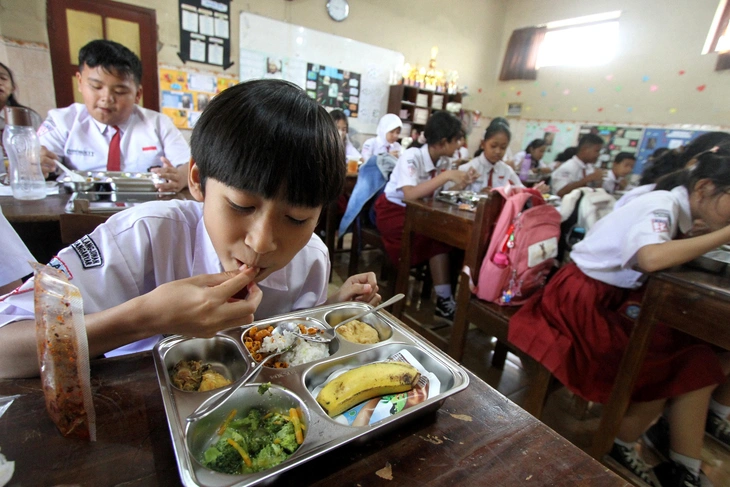 Chương trình bữa ăn miễn phí tại Indonesia: Nỗ lực giảm thiểu và tái chế rác thải