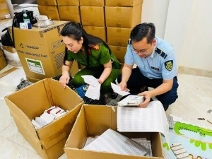 Hà Nội: Công bố hình ảnh số lượng lớn thực phẩm chức năng giả bị bắt giữ